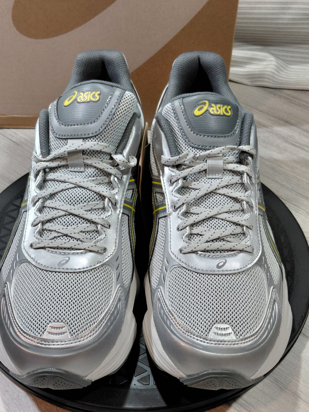 NWT ASICS Men’s GEL KINETIC FLUENT Running Shoes Glacier/ Steel Grey SIZE M10 - Picture 3 of 16